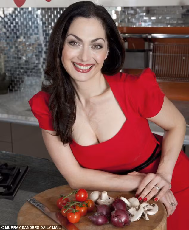 MC truyền hình khẳng định một chế độ ăn với đủ màu sắc từ rau củ quả tươi đem đến lợi ích to lớn cho sức khỏe, cơ thể đồng thời việc tự nấu ăn tại nhà là cách duy nhất để hấp thu nhiều dinh dưỡng nhất có thể từ thực phẩm.