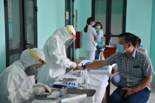 100% nguoi Ha Noi ve tu Da Nang am tinh COVID-19: Co an toan?