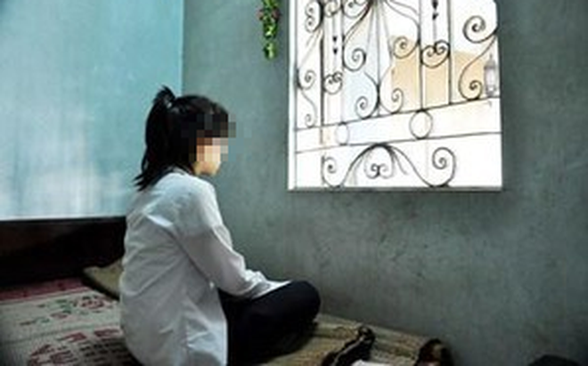 Trước đó, vụ việc một thầy giáo dụ dỗ nữ sinh lớp 8 quan hệ dẫn đến có thai xảy ra ở Lào Cai cũng đã gióng lên một hồi chuông cảnh báo việc giáo dục giới tính cho trẻ, đặc biệt ở lứa tuổi vị thành niên.