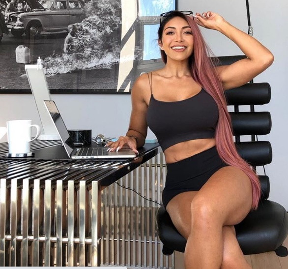 Sau khi tìm được đam mê với gym và nhận thấy được sự thay đổi tích cực của bản thân, Sumeet Sahni muốn giúp nhiều cô gái khác có thể xây dựng vóc dáng theo ý muốn.