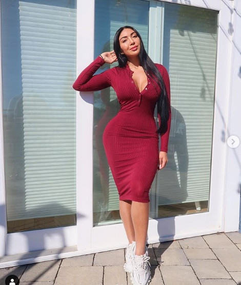 Sau khi lột xác thành công từ một cô gái gầy gò, ốm yếu trở thành một người có thân hình quyến rũ, Sumeet Sahni bắt đầu công việc làm huấn luyện viên thể hình trực tuyến cho những người muốn biến đổi cơ thể như cô. Rất nhiều học viên tập theo các bài tập của Sumeet Sahni và đã có được vóc dáng cực chuẩn. Ảnh: IG. Video "Bí quyết làm đẹp của sao Việt". Nguồn: VTC.