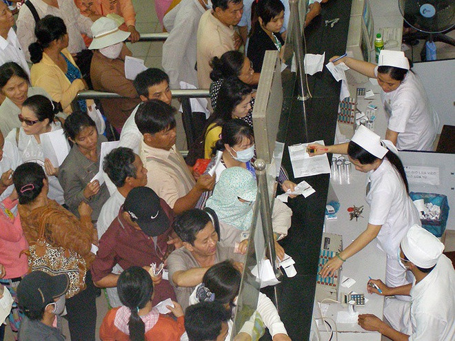 Gia nhan vien Benh vien Cho Ray lua tien benh nhan