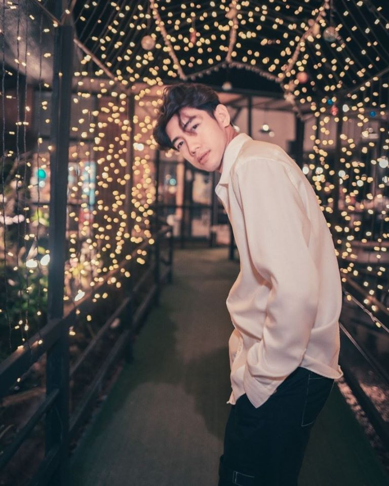 Thường xuyên cập nhật các xu hướng thời trang, cách phối chọn trang phục, Quang Đăng là một trong những nam vũ công sở hữu gu ăn mặc lịch lãm và nam tính cả trên sân khấu và ngoài đời.