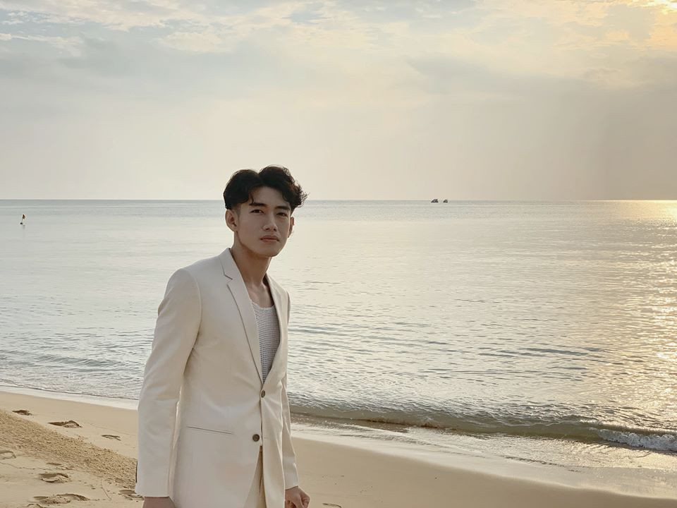 Ở tuổi 31, Quang Đăng thường hướng đến hình ảnh ăn mặc lịch lãm, nam tính và trưởng thành hơn.