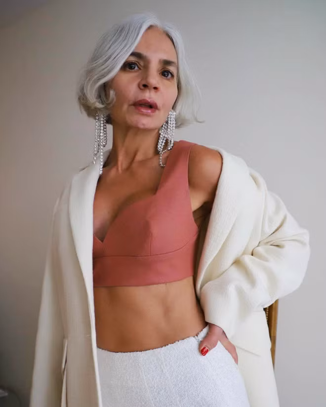 Grece Ghanem chính là minh chứng đúng nhất cho lời khẳng định: “Tuổi tác không quyết định phong cách thời trang của bạn”. Video "Minh Hằng chia sẻ về phong cách thời trang". Nguồn: VTC.