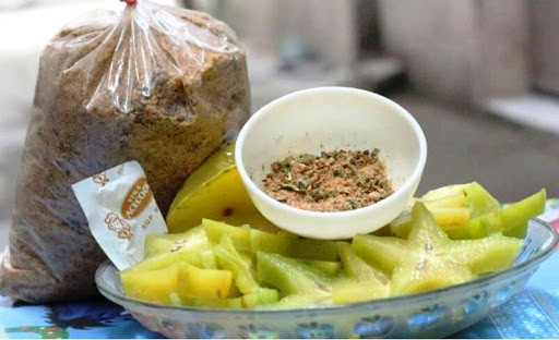 Thậm chí, nhiều nơi còn tập hợp những gói gia vị này và bán với giá đắt "cắt cổ"... 2.000 đồng/gói nhỏ.