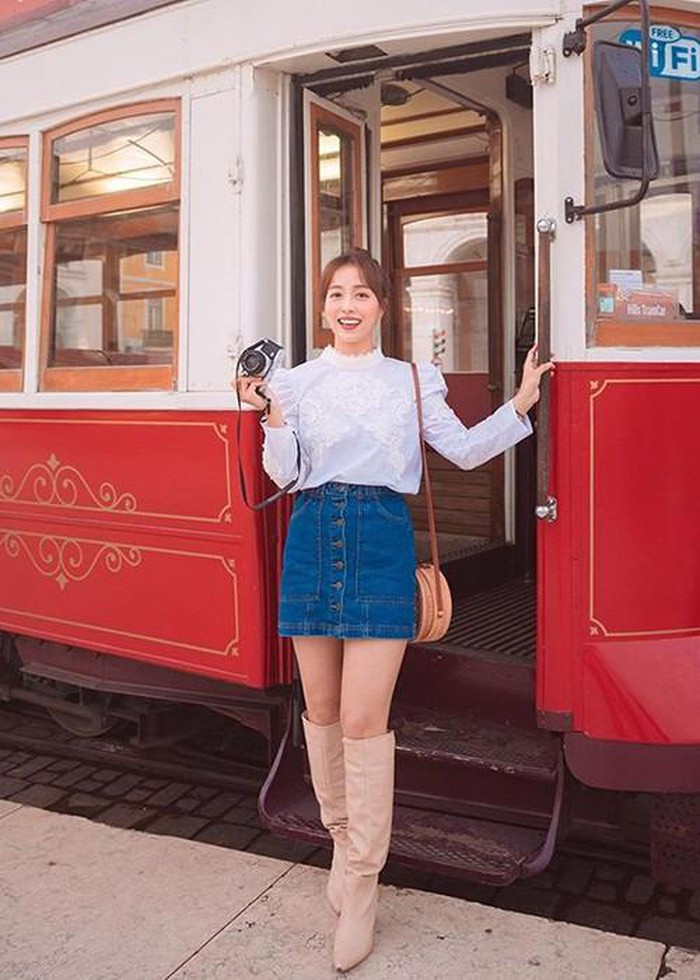 Khác với khi lên sóng truyền hình, Im Hyun Joo ngoài đời ăn mặc trẻ trung và cá tính hơn.