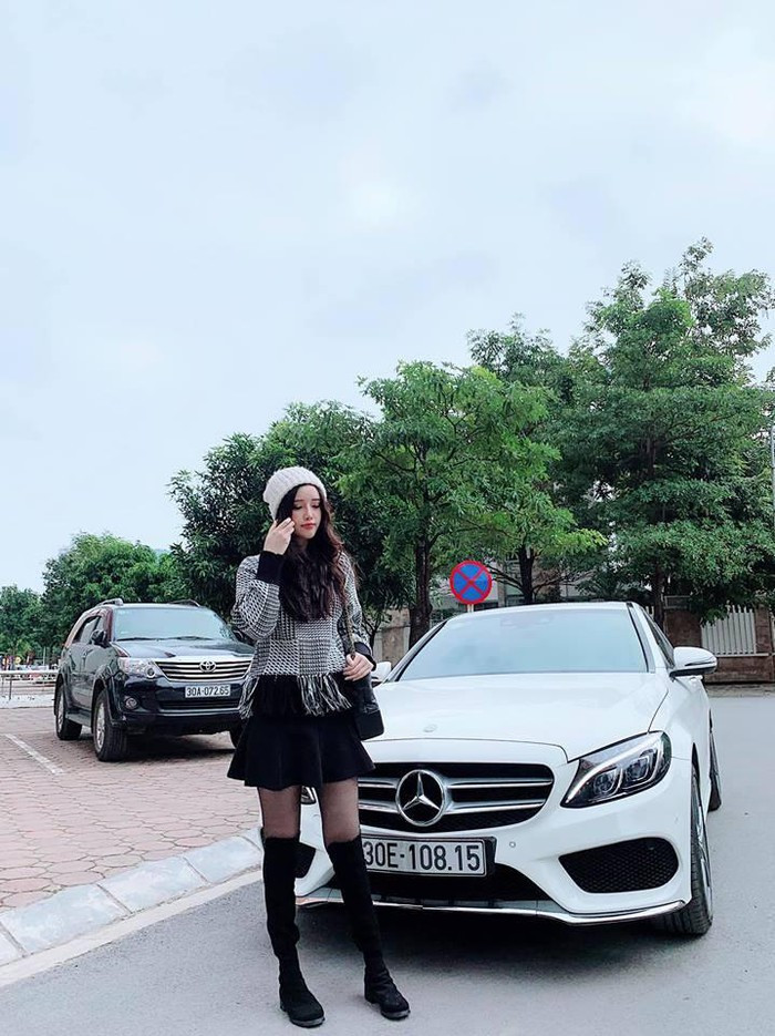 Phong cách thời trang của em gái Mai Phương Thúy được biến tấu khá linh hoạt, không bó buộc...