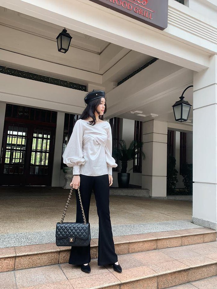 Tủ đồ của em gái Mai Phương Thúy có không ít đồ hiệu, đặc biệt là túi xách và giày. Cô thậm chí chịu khó cập nhật xu hướng thời trang mới và được nhận xét có phong cách thời trang ấn tượng hơn chị gái.