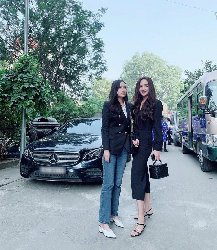 Cô nàng 26 tuổi này sở hữu ngoại hình khá bắt mắt, làn da trắng và chiều cao 1,78 m. Cũng như Mai Phương Thúy, Ngọc Phượng ăn mặc sành điệu và khá thời thượng.