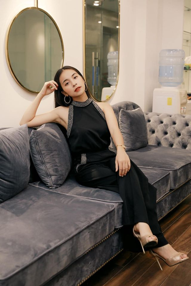 Trần Vân hóa thành quý cô sành điệu với bộ đồ sang chảnh.