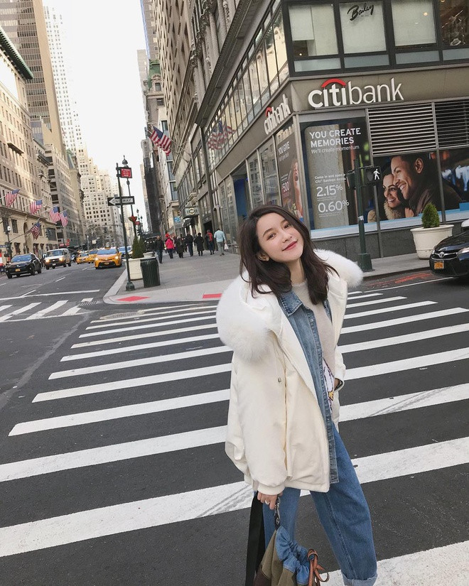 Cách phối đồ của Trương Đại Dịch thiên hướng về hình ảnh tín đồ thời trang trẻ trung, sành điệu.