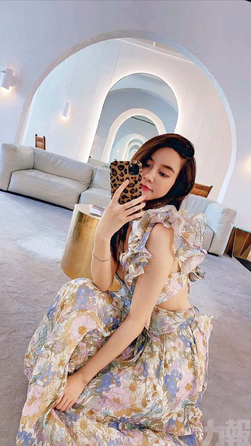 Tuy nhiên, cô vẫn là nguồn cảm hứng cho giới trẻ Trung Quốc với những set đồ mang hơi hướng đường phố, nhằm quảng bá hình ảnh và giúp công việc kinh doanh online suôn sẻ hơn.