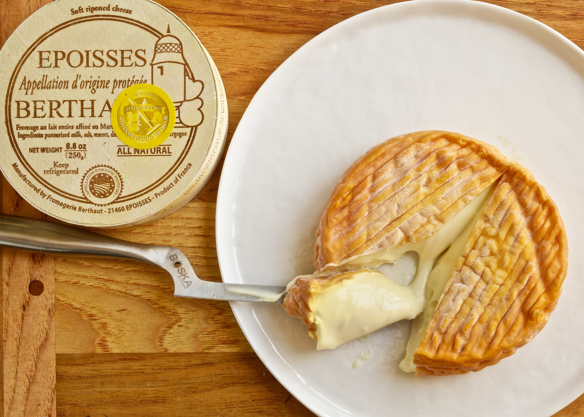 Chúng thường được đặt trong các hộp gỗ tròn, có thể dùng thìa để múc trực tiếp do bên trong rất mềm mịn.