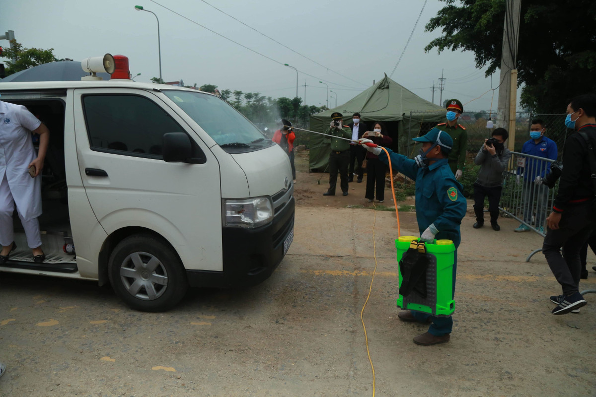 Can canh thon Ha Loi xit khu trung tung mo rau, con ga ngay cach ly-Hinh-11