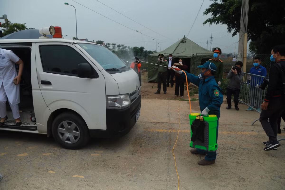 Can canh thon Ha Loi xit khu trung tung mo rau, con ga ngay cach ly-Hinh-11