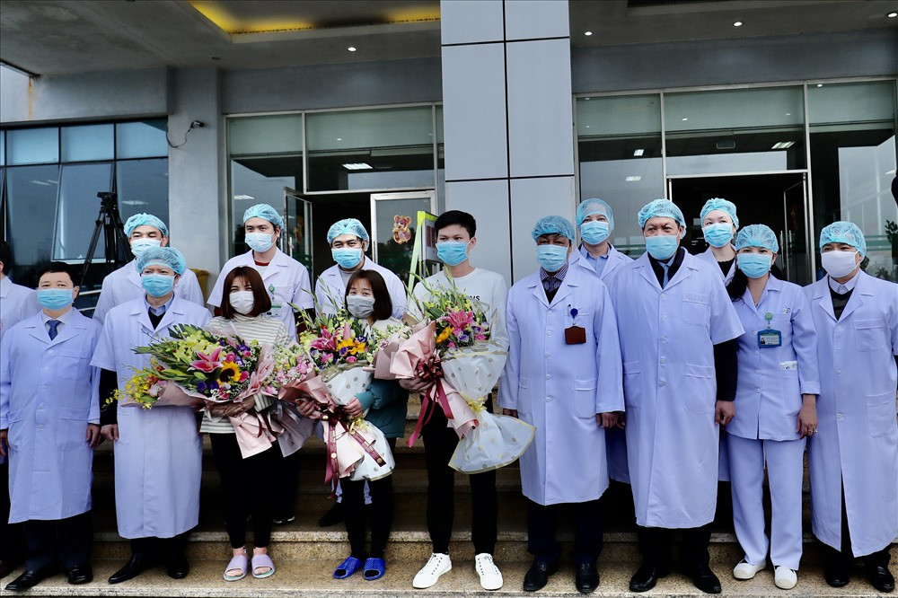 6/14 nguoi Viet mac virus corona khoi benh theo phac do dieu tri nao?