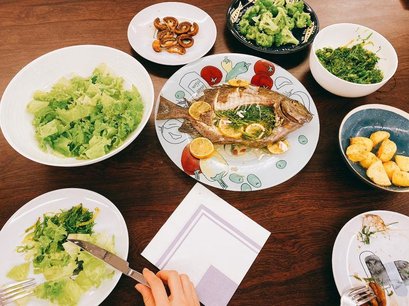 Phương Mai thưởng thức bữa tối bên ông xã với các món Âu tự tay làm trông cực hấp dẫn.