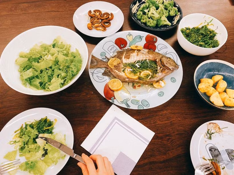 Phương Mai thưởng thức bữa tối bên ông xã với các món Âu tự tay làm trông cực hấp dẫn.