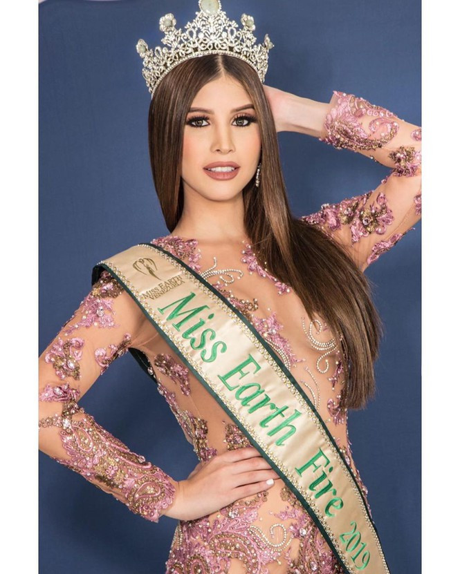 Người đẹp từng tham dự cuộc thi Miss Earth Venezuela 2019 và giành được danh hiệu Miss Earth Fire Venezuela 2019.