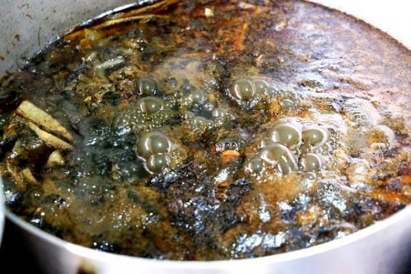 Nhiều thực khách cho rằng, nếu bỏ qua được cảm giác ban đầu, thì thưởng thức bún cua thối lại có vị ngon riêng, khác biệt, cảm nhận vị mằn mặn, cay cay, là lạ.