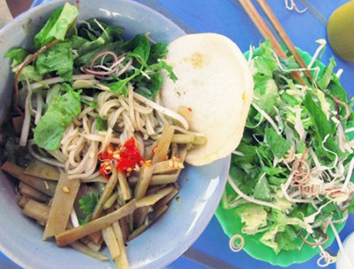 Tuy món ăn gây nhiều tranh cãi vì độ nặng mùi nhưng phải công nhận bún cua thối đã góp phần tạo nên sự đặc sắc cho nền ẩm thực của Pleiku.