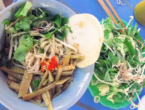 Tuy món ăn gây nhiều tranh cãi vì độ nặng mùi nhưng phải công nhận bún cua thối đã góp phần tạo nên sự đặc sắc cho nền ẩm thực của Pleiku.