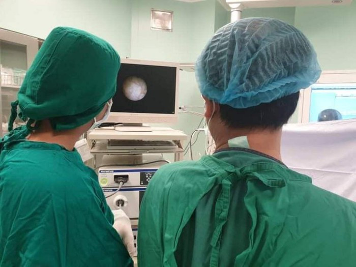 Be gai Hau Giang nhet bi vao am dao de tai di chung vung kin?