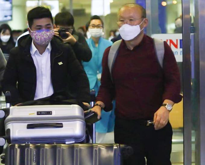 HLV Park Hang Seo va vo nhap canh vao Viet Nam, duoc giam sat y te chat che