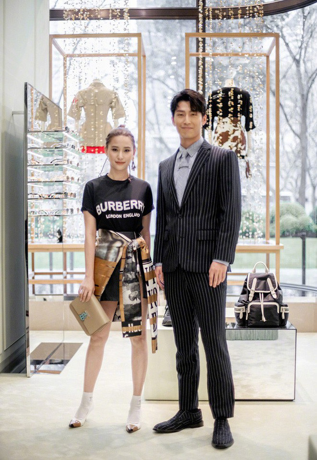 Hà Siêu Liên ăn mặc sang chảnh xuất hiện cùng bạn trai lịch lãm.