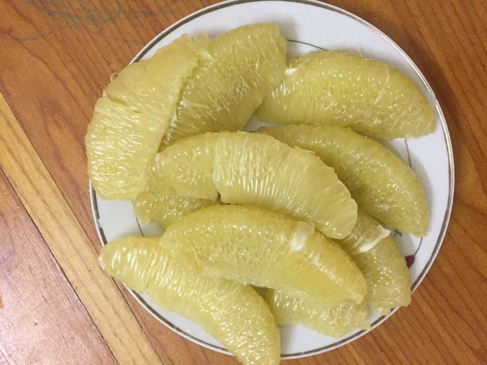 Bưởi giúp bạn điều chỉnh mức đường trong máu. Ngoài ra, bưởi còn chứa nhiều vitamin C và do giá trị calo thấp, chúng có thể giúp bạn giảm cân đáng kể.