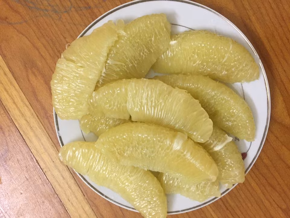 Bưởi giúp bạn điều chỉnh mức đường trong máu. Ngoài ra, bưởi còn chứa nhiều vitamin C và do giá trị calo thấp, chúng có thể giúp bạn giảm cân đáng kể.