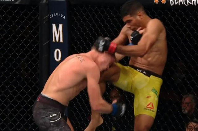 Video: Can canh cu len goi tan khoc khien vo si My bat tinh