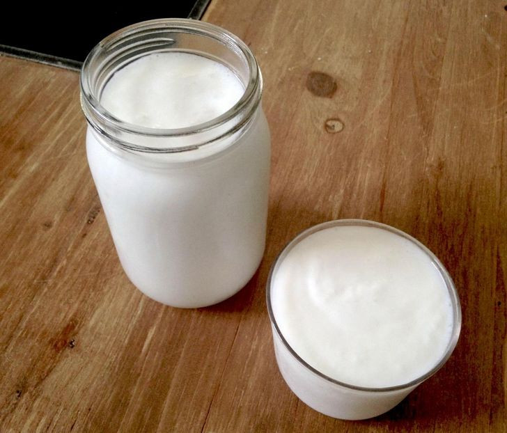 7. Kefir dừa: Chuyên gia sức khỏe khuyến nghị mọi người nên chăm dùng siêu thực phẩm này vì lợi ích đường ruột của nó. Dừa kefir giúp tăng cường sức khỏe mỗi lần ăn. Nó có chứa kali, một phần quan trọng trong chế độ ăn uống của chúng tôi giúp giảm huyết áp và nguy cơ đột quỵ.