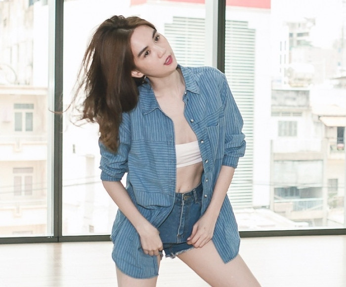 Sexy dance là một trong những môn nhảy mà ngay cái tên chúng ta đã cảm thấy sự quyến rũ và hấp dẫn. Khác với các bộ môn nhảy khác, sexy dance tập trung chủ yếu vào những động tác tập ở một số vùng "nhạy cảm" như khuôn mặt, hông, eo... Cũng chính vì điều này mà người tập sexy dance thường có body "thắt đáy lưng ong" rất chuẩn.