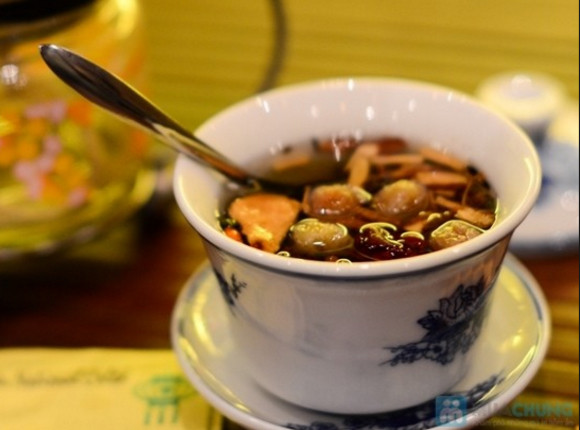 Cách tăng kích thước vòng 1: Bí quyết sở hữu bộ ngực căng đầy hấp dẫn của phụ nữ thời xưa chính là chăm sóc từ trong ra ngoài: Ăn nhiều đu đủ và sắn dây sau mỗi kỳ “đèn đỏ”, ăn nhân sâm và quả vải, thoa cao thực vật từ trầm hương, cam thảo... và massage ngực mỗi ngày để kích thích tuần hoàn máu, giúp ngực phát triển tự nhiên.