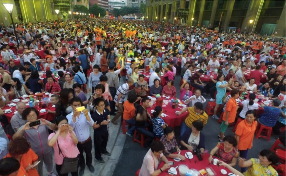 Dam cuoi bao tron khu pho 1.200 ban tiec, gan 1 van khach-Hinh-3