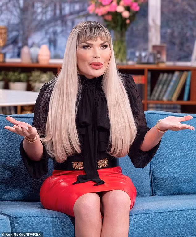 Hơn thế, Roddy có tính cách yếu đuối, dịu dàng. Điều này khiến Roddy từng bị lạm dụng tình dục ở trường học. Tất cả những điều này đã thôi thúc cô chuyển đổi bản thân để có được cuộc sống thoải mái hơn.