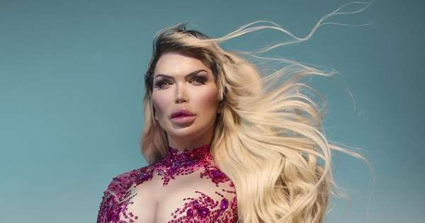 Roddy đã tiêm hormone nữ để có một vòng hông uyển chuyển hơn và cỡ ngực cúp D. Sang năm tới, Roddy sẽ chuyển giới hoàn toàn.