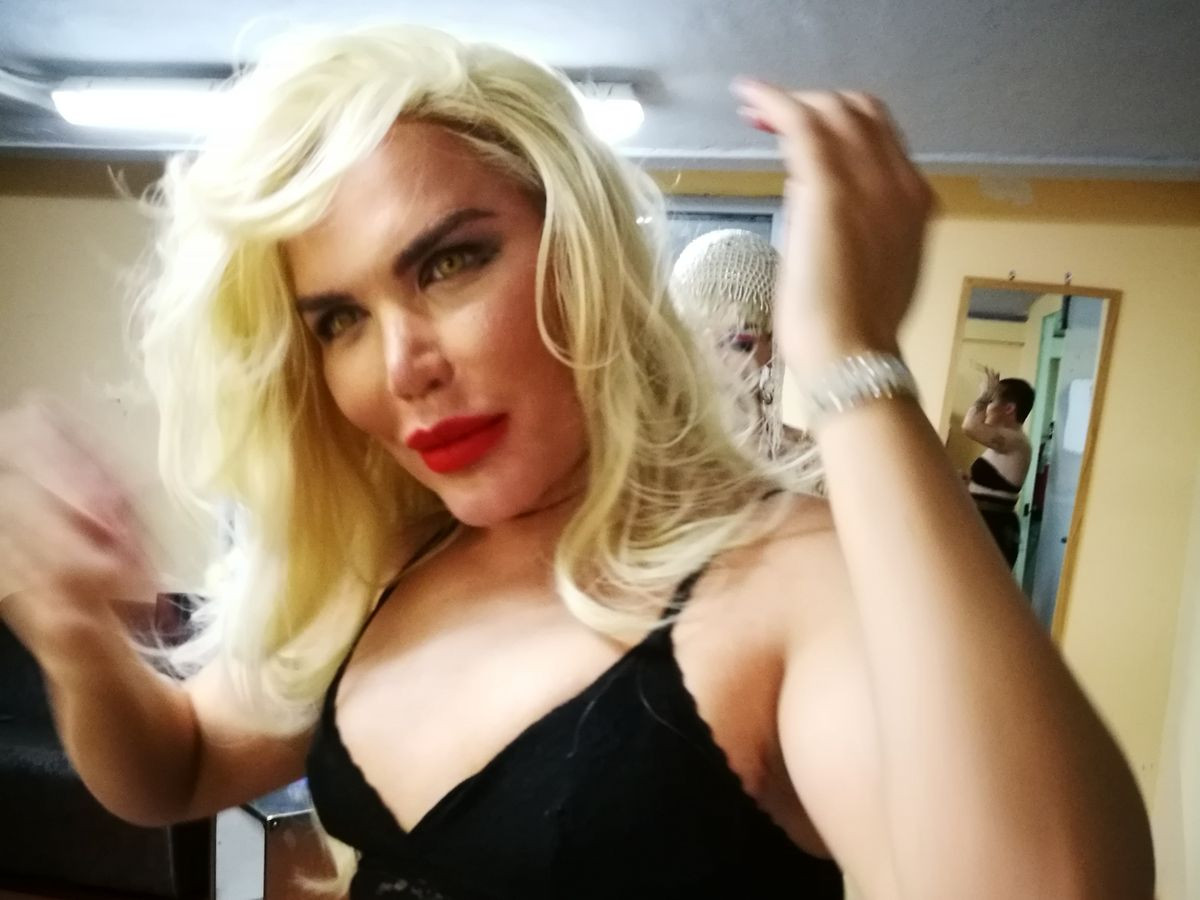 Thế nhưng mọi chuyện vẫn chưa đủ đối với Rodrigo, thẩm mỹ là thứ anh khó từ bỏ. Mới đây, anh tiếp tục gây bất ngờ khi công bố đã sống như một người phụ nữ trong 3 tháng qua. Hiện tại, Rodrigo được gọi với danh xưng là "cô ấy" thay vì "anh ấy", đổi tên thành Roddy.