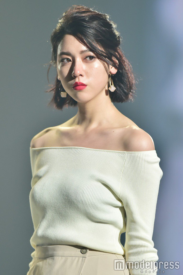 Hình ảnh thời trang gợi cảm của mỹ nhân Nhật được nhiều người hâm mộ yêu thích.