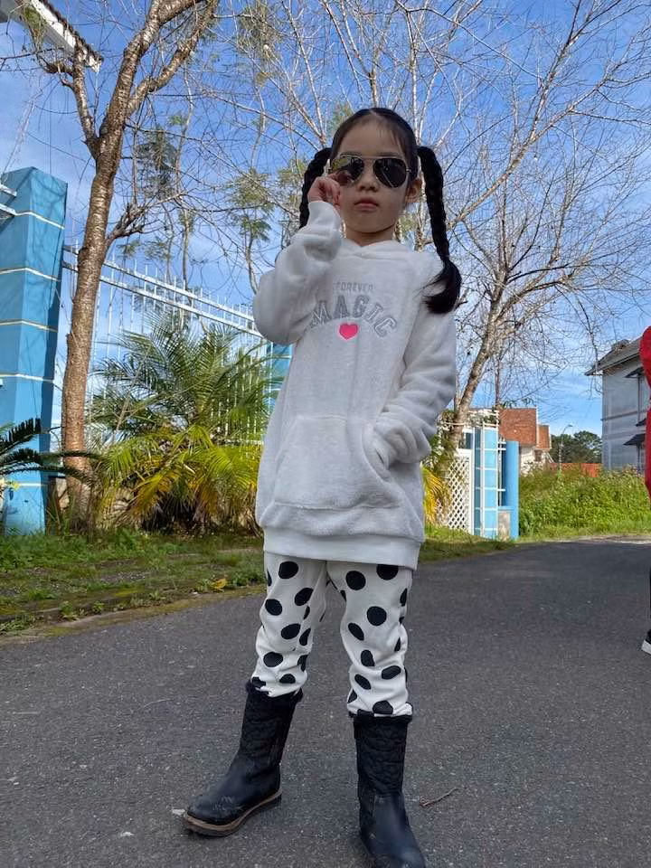 Ngay từ khi còn rất nhỏ, bé Thỏ đã làm người mẫu.