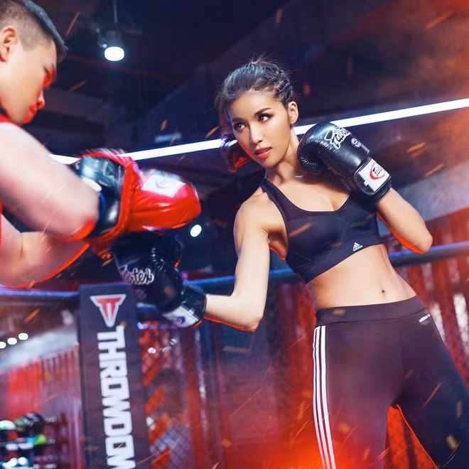 Minh Tú khẳng định rèn luyện thể thao là ưu tiên hàng đầu để sở hữu vóc dáng khỏe mạnh, săn chắc. Mỹ nhân 9X cũng kết thân cùng bộ môn boxing nhằm rèn luyện thể lực tốt hơn.