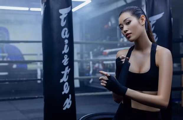 Không chỉ tập boxing để có vóc dáng quyến rũ, Khánh Vân cho rằng bộ môn này còn giúp chị em phụ nữ thêm nhanh nhạy và tăng cường khả năng tự vệ để bảo vệ chính mình.
