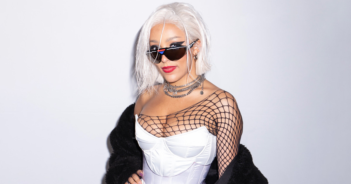 Những bộ trang phục thiếu vải liên tục xuất hiện cùng Doja Cat.