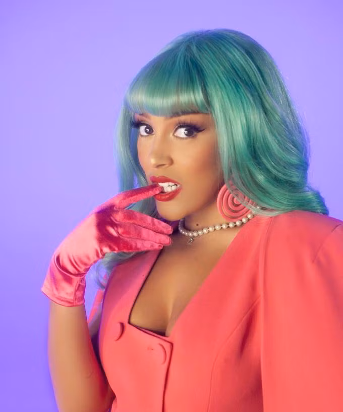 Không chỉ gây chú ý với những trang phục gợi cảm, Doja Cat còn chơi trội khi liên tục thay đổi các màu tóc nhuộm nổi bật. Ảnh: Internet. Mời độc giả theo dõi video "Minh Hằng chia sẻ về phong cách thời trang". Nguồn: VTC.