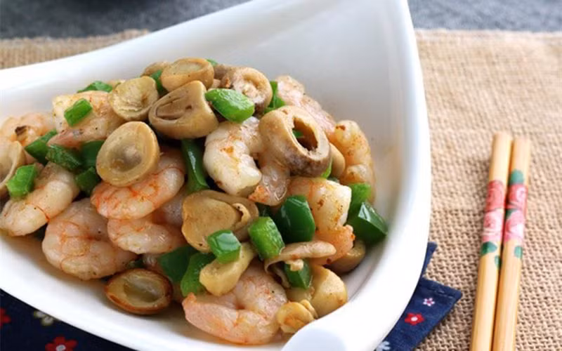 Nấm là dòng thực phẩm bổ dưỡng, cung ứng chất đạm, chất béo, carbohydrat và vitamin… Khi ăn những món được chế biến từ nấm, các sĩ tử sẽ dồi dào năng lượng để tập trung ôn tập hiệu quả hơn.