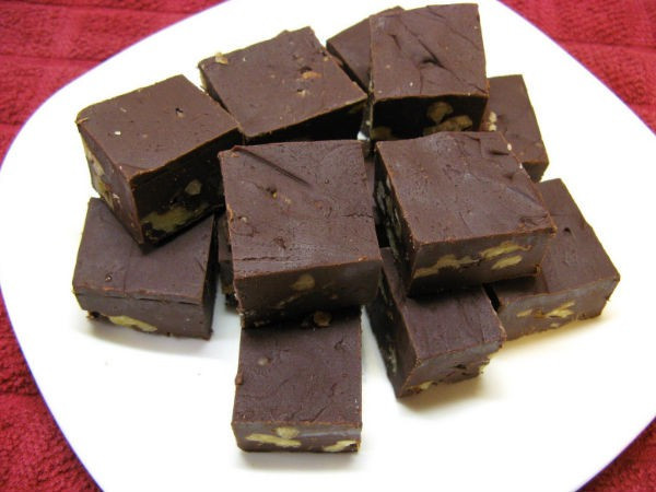 Sô-cô-la đen: Nhờ giàu kẽm, vitamin A, C và các chất chống oxy hóa, sô-cô-la đen được xem là một thần chú cho tất cả các vấn đề về da.