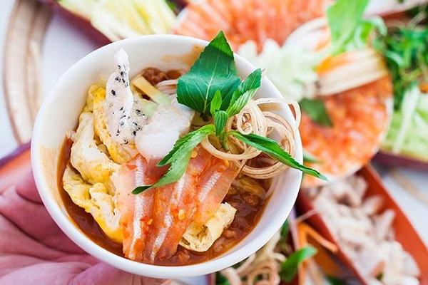 Nước chấm của món lẩu thả Phan Thiết cực kỳ đặc biệt. Nó được chế biến bằng chuối sứ, tỏi, me khô, ớt, đậu phộng rang xay nhuyễn... pha với tỷ lệ lý tưởng - bí mật những đầu bếp hàng đầu. Ảnh: Internet. Mời độc giả theo dõi video "Chế biến món ngon từ nấm đông cô". Nguồn: VTC.