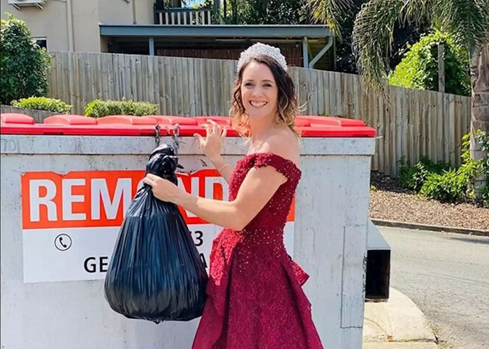 Trước kia, váy dạ hội chỉ dành cho những sự kiện trọng đại, giờ thì được ra khỏi nhà để đổ rác cũng là sự kiện được mong chờ.